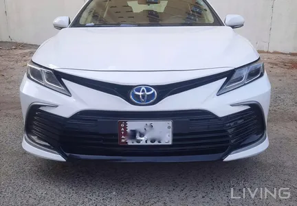 Toyota Camry LE Hybrid 2021